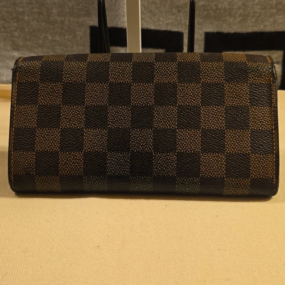 Louis Vuitton wallet in iconic Damier Ebene coated canvas with gold hardware - Picture 4 of 12